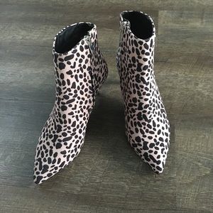 Qupid Ankle Booties Animal Print Kitten Heel-SZ 6